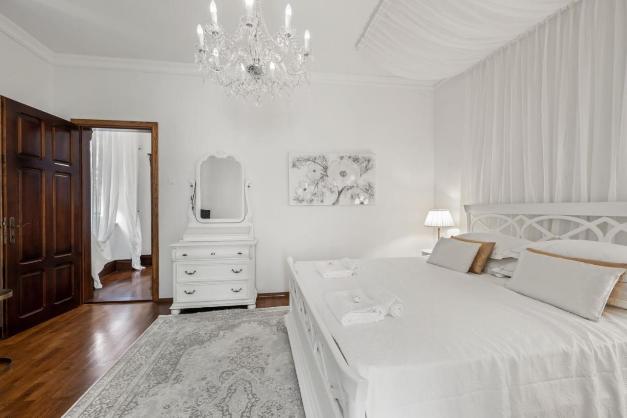 Boutique Anna Varos