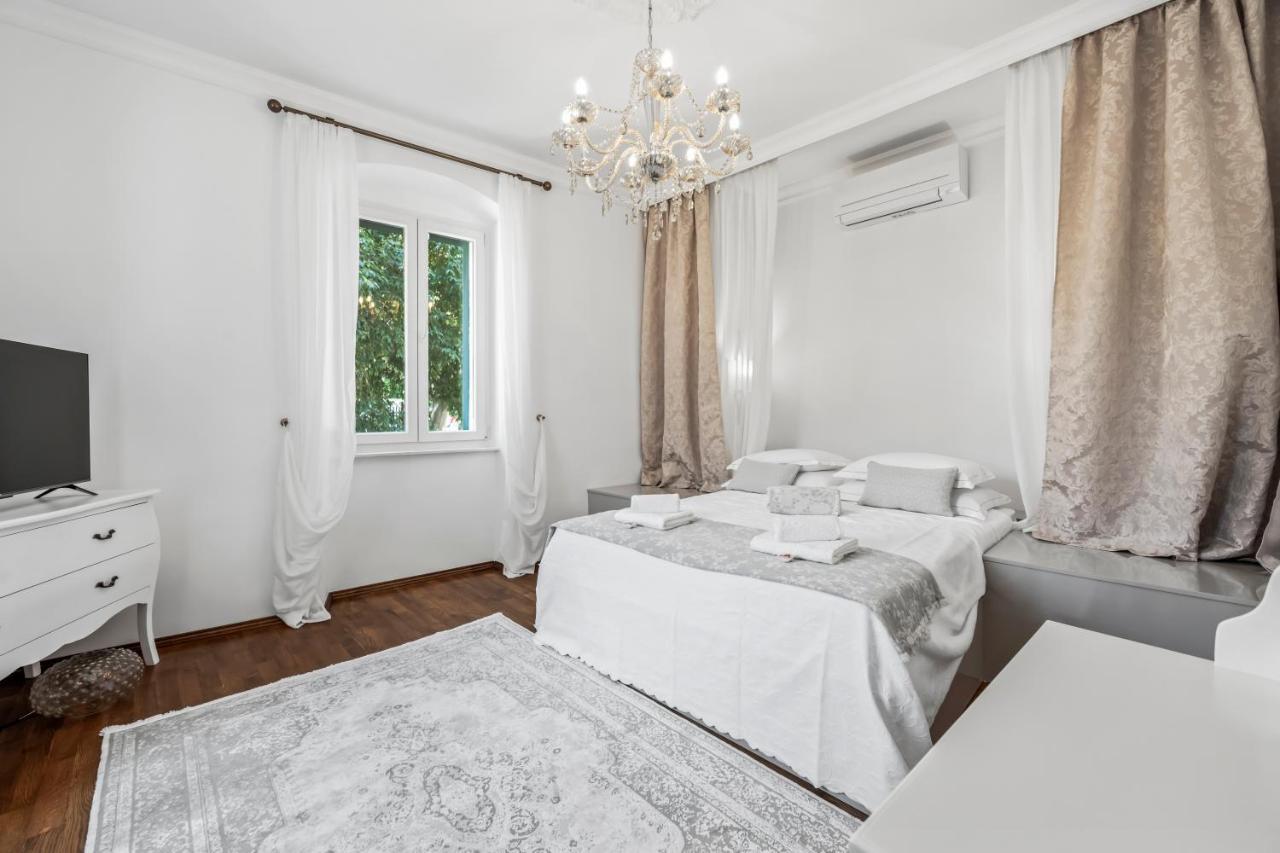 Boutique Anna Varos