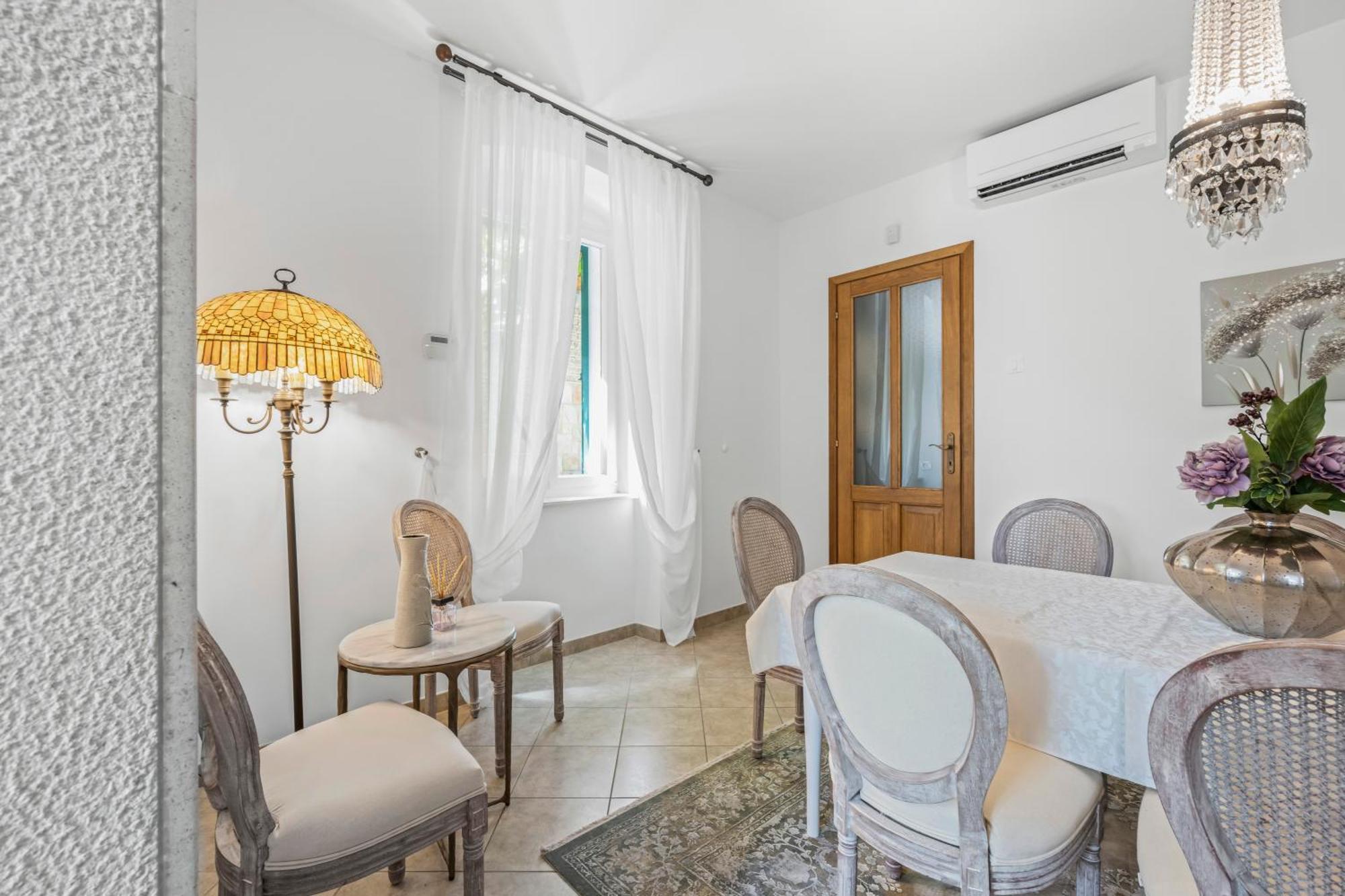 Boutique Anna Varos Villa *