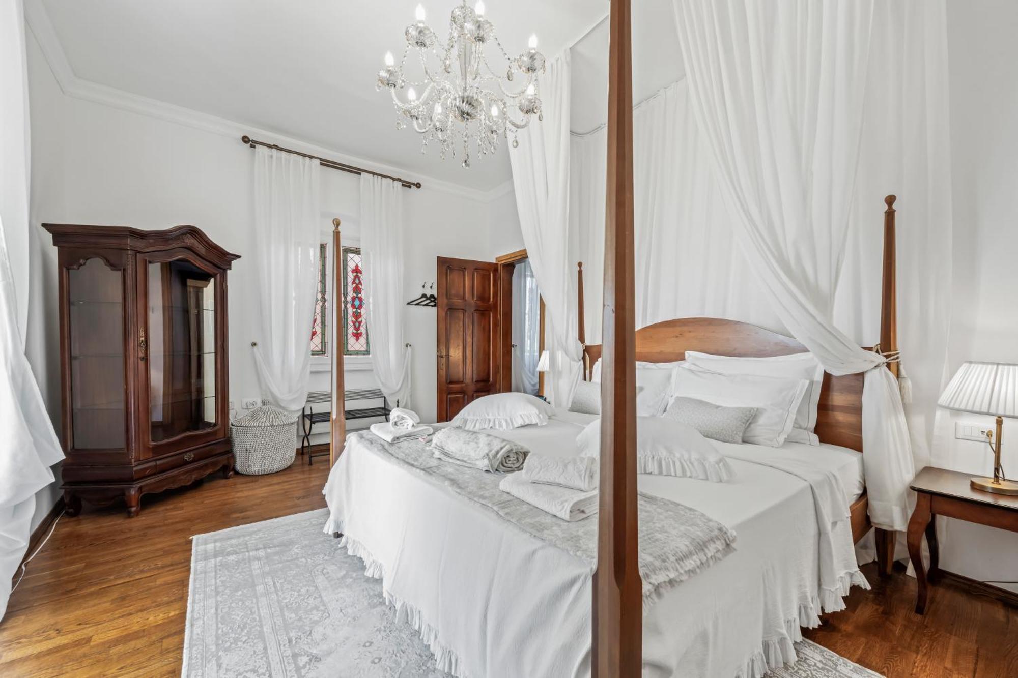 Villa Boutique Anna Varos *