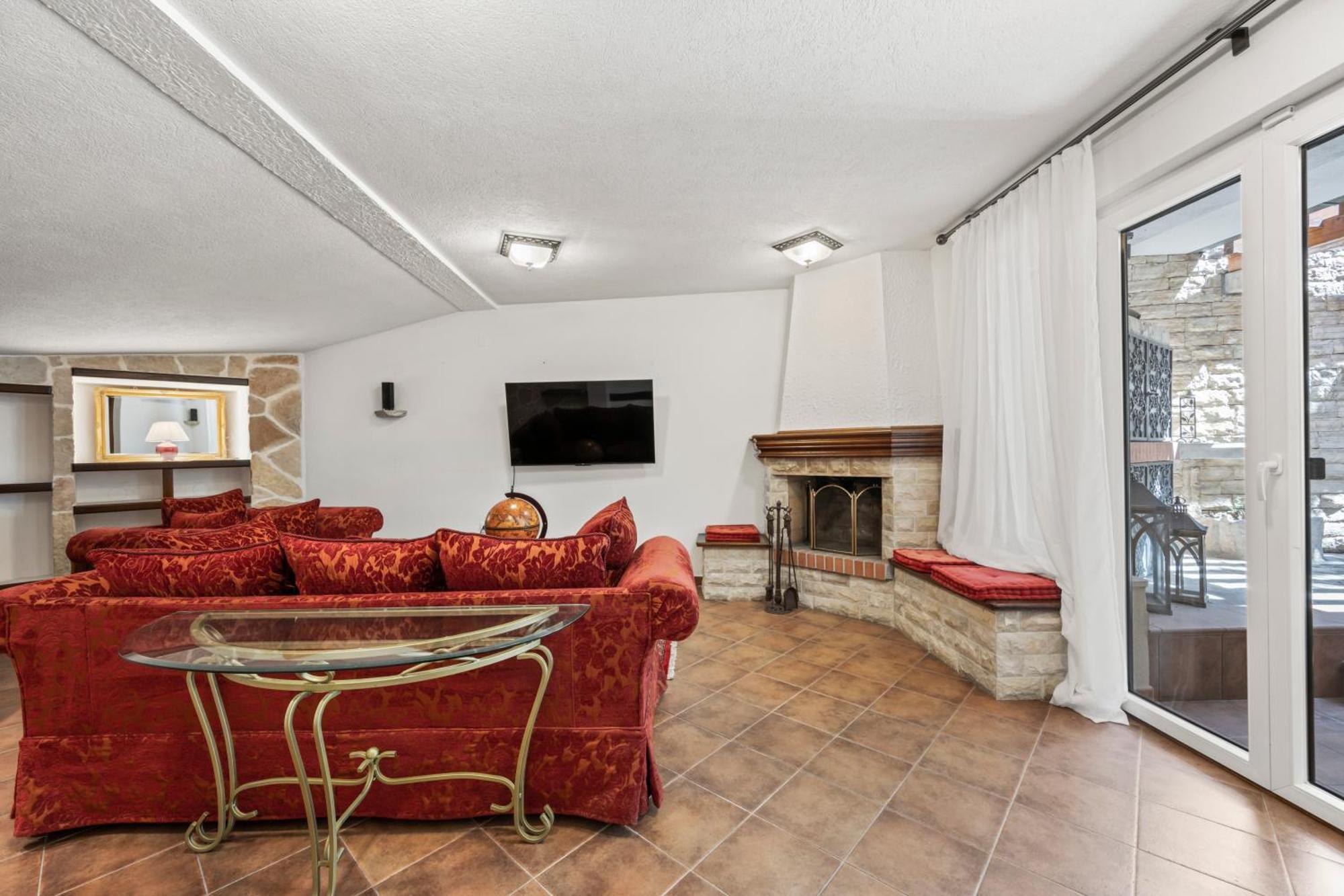 Boutique Anna Varos Villa